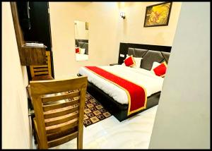 HOTEL PSR Stay Near Kashi Vishwanath Temple - Fully Air Conditioned Room - A Premium Guest House In Varanasi