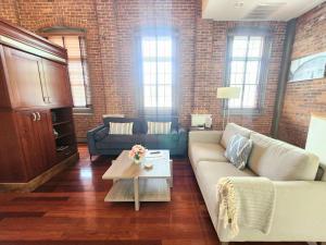 Jennifers Historic Riverfront Loft Private Patio