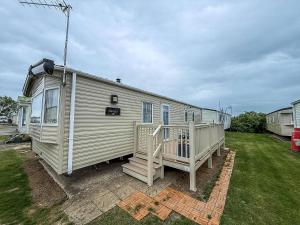 Lovely 6 Berth Caravan At St Osyth Beach Holiday Park Ref 28059Fv