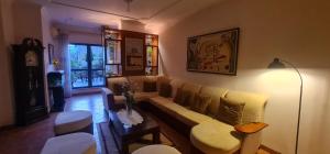 The Bloom Veranda - Elegant City Center Retreat