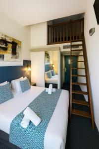Family Room with heated swimming pool access room in Hotel Gil De France