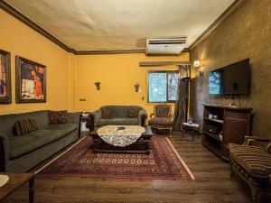 Authentic 2BR Apt 5Min to Nile Maadi Downtown