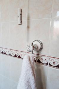 The Birds Nest by Sheppey Stays- Pet Friendly Cozy Coastal Escape - Sleeps 6 with Parking - Great Rates for Long Stays