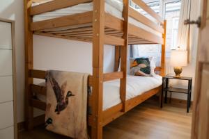 The Birds Nest by Sheppey Stays- Pet Friendly Cozy Coastal Escape - Sleeps 6 with Parking - Great Rates for Long Stays