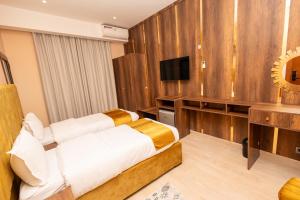 hotel saraya
