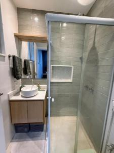 Apto Moderno Recém Reformado, 200 mts da Praia.