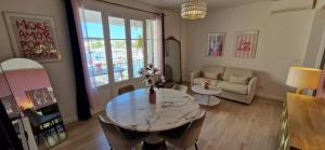 Appartements Appartement Port avec vue Mer juste devant les Bateaux : photos des chambres