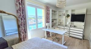 Appartements Appartement Port avec vue Mer juste devant les Bateaux : photos des chambres