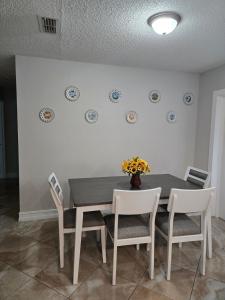 Family Oasis w Pool, Near Beaches and Parks