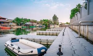 NEW amazing studio a private marina