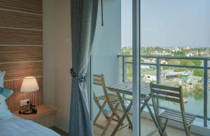 NEW amazing studio a private marina