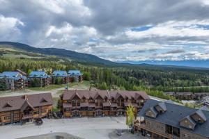 Timberstone Lodge by StayIn