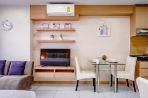 Beautiful studio by the beach with private marina