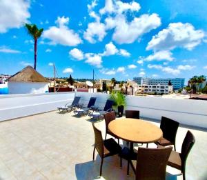 Chrystal Rocks Apartment