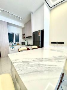 3Room 5 Pax stay in Mont Kiara