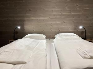Twin Room with Shared Bathroom room in Brekke Gard Hostel