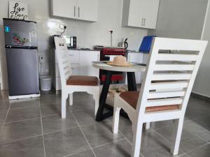 Cozy 1 bedroom Coastal Condo Beachside Bliss Near Golf & Adventure