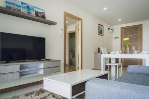 NEW amazing apartment by the beach with seaview