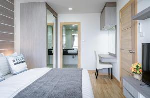 NEW amazing apartment by the beach with seaview