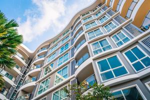 NEW amazing apartment by the beach with seaview