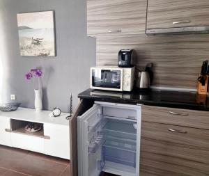 Sea Front View Studio Apartment - Dolce Vita 2