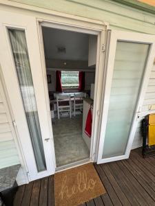 Mobilhome situé côté ville et côté campagne