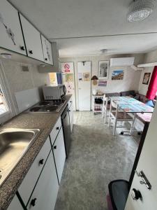 Campings Mobilhome situe cote ville et cote campagne : photos des chambres