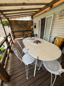 Campings Mobilhome situe cote ville et cote campagne : photos des chambres