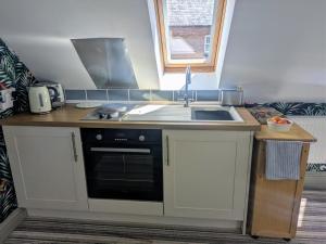 Intimate flat with free parking