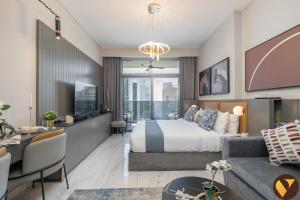 VOGUE MAG318 Business Bay - Downtown Dubai - walkable to Burj Khalifa and The Dubai Mall and Pool View with balcony