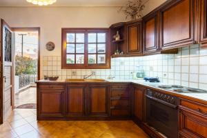 Artemida Beachside Villa Escape - 50m by the Sea