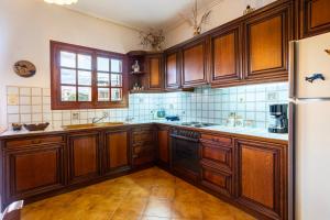 Beachside Villa Maistralli - 50m from the Sea