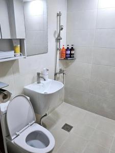 Stay Arlec Double-Story House