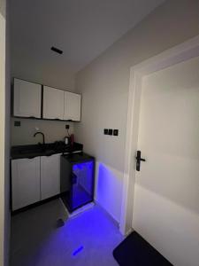 Self entry Modern Studio