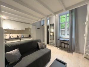 Apartament z Antresolą i Prywatnym Patio