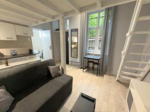 Apartament z Antresolą i Prywatnym Patio