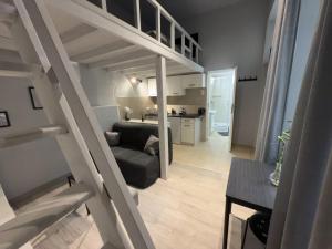 Apartament z Antresolą i Prywatnym Patio