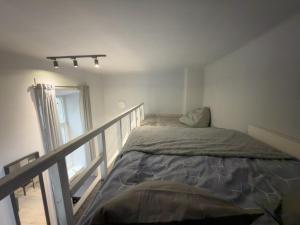 Apartament z Antresolą i Prywatnym Patio