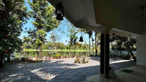 Serene Backwater Getaway