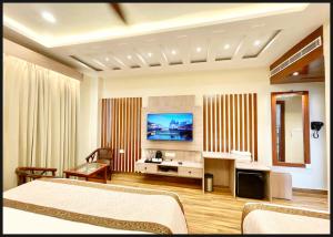 VARANASI HOTEL MANTVA PALACE Near Kashi Vishwanath Temple - A Luxuary Hotel In Varanasi