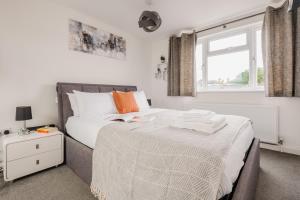 Modern Hove Home close to Brighton Beach with FREE PARKING