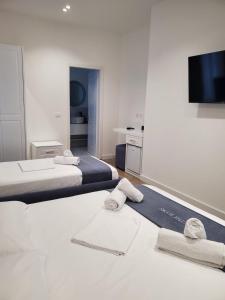 Alpha Rooms