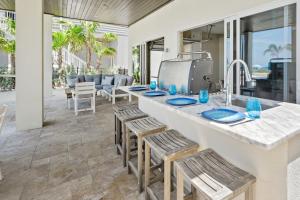 Beachfront Paradise - direct access to the Gulf