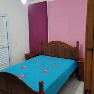 Apartamento 02 Dormitórios na PRAIA GRANDE OCIAN, fica a 100 metros da praia , tem churrasqueira ,sendo 01 suíte