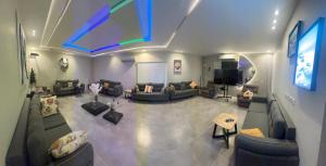 فيلا ايمان مسبح وحوش وجلسات خارجيه مع ملعب كرة قدم