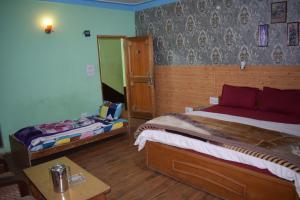 Khandroling Guest House