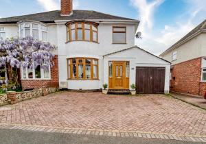 Family-Friendly Spacious 3BR, Near Uni & Town