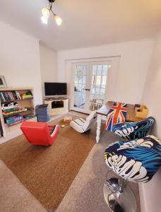 Family-Friendly Spacious 3BR, Near Uni & Town
