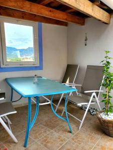 Appartements Renovated and air-conditioned 2-bedroom apartment with terrace : photos des chambres