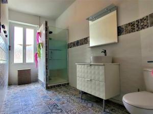 Appartements Renovated and air-conditioned 2-bedroom apartment with terrace : Appartement 2 Chambres
